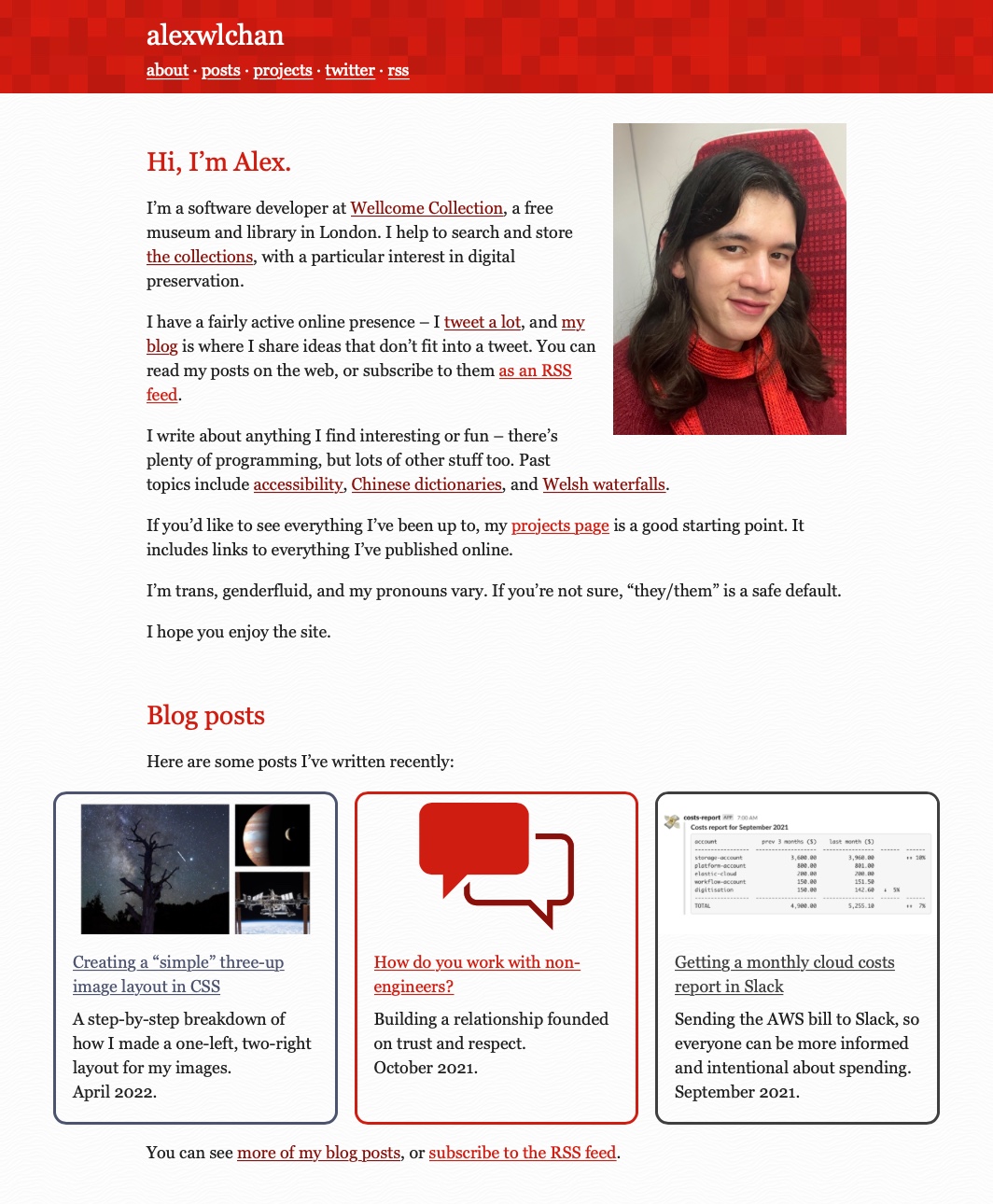 A homepage with three coloured cards linking to articles at the bottom of the page. The cards have a title, a picture, and a short description, plus a coloured border.
